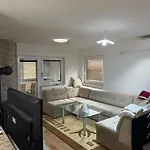 Prázdninový dům The Riverfront House *