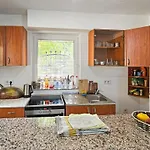 Сasa de vacaciones The Riverfront House