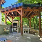 Prázdninový dům The Riverfront House *