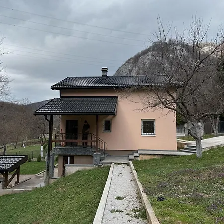 Holiday home The Riverfront House *