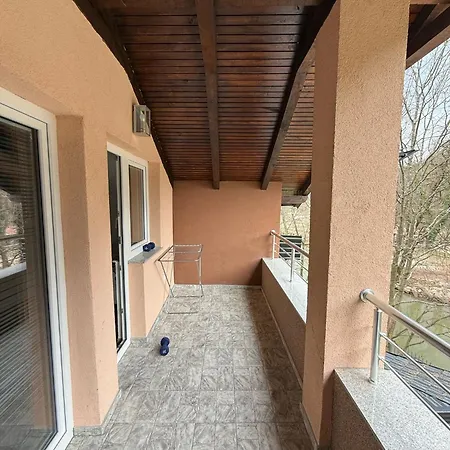 The Riverfront House Дом отдыха Сараево