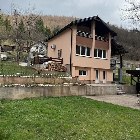The Riverfront House Holiday home *