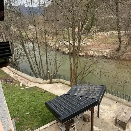 Holiday home The Riverfront House