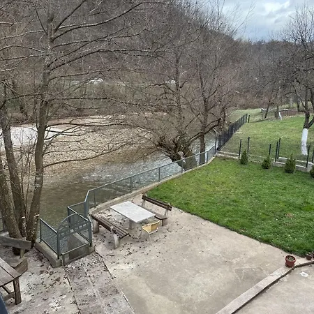 The Riverfront House Дом отдыха *