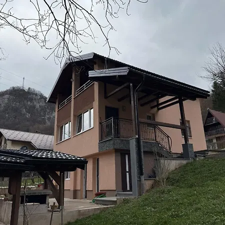 The Riverfront House Дом отдыха *