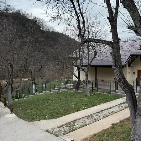 The Riverfront House Holiday home *