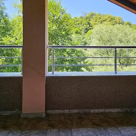 The Riverfront House Дом отдыха *