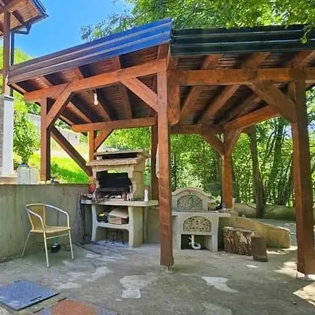 Holiday home The Riverfront House *