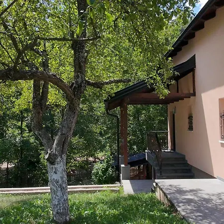 Дом отдыха The Riverfront House *