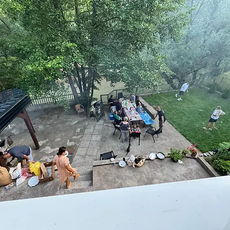 Сasa de vacaciones The Riverfront House